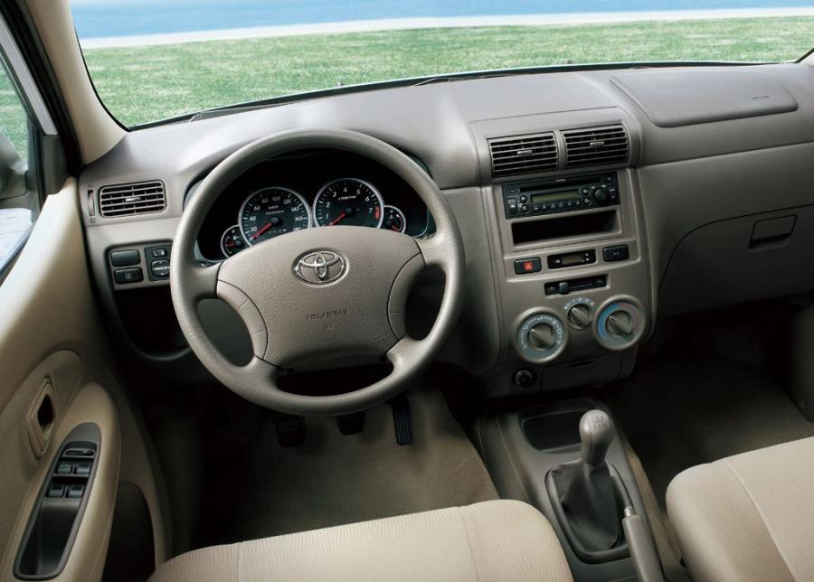  Toyota Avanza 2003 года  (фото 2 из 9)